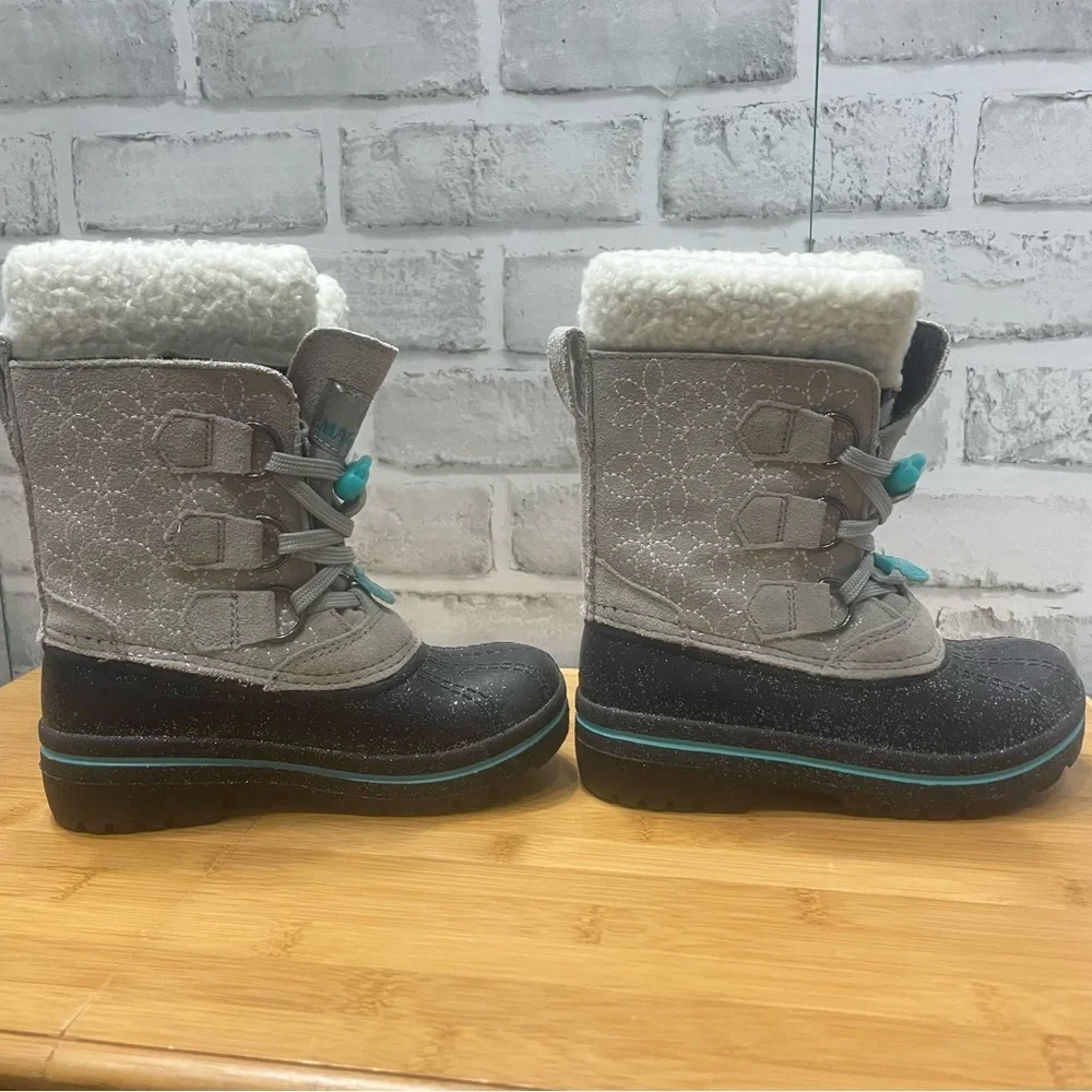 Magellan Girls suede snow boots. Size 11. Black gray faux-fur. Thinsulate. Used.